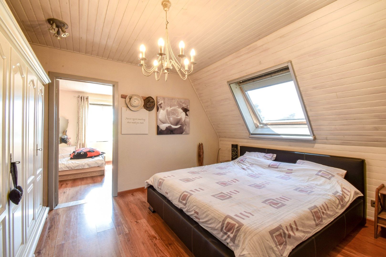 Rustig gelegen halfopen gezinswoning met ruime tuin en garage foto 10
