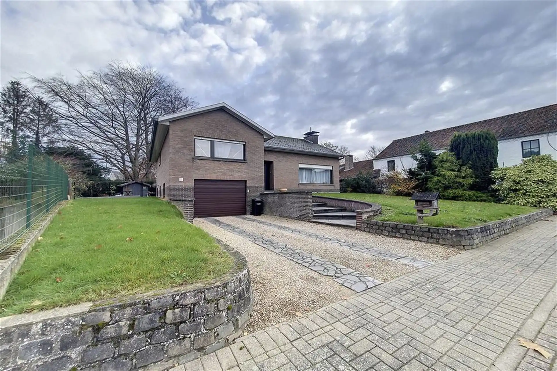 Ideaal gelegen alleenstaande woning foto {{pictureIndex}}