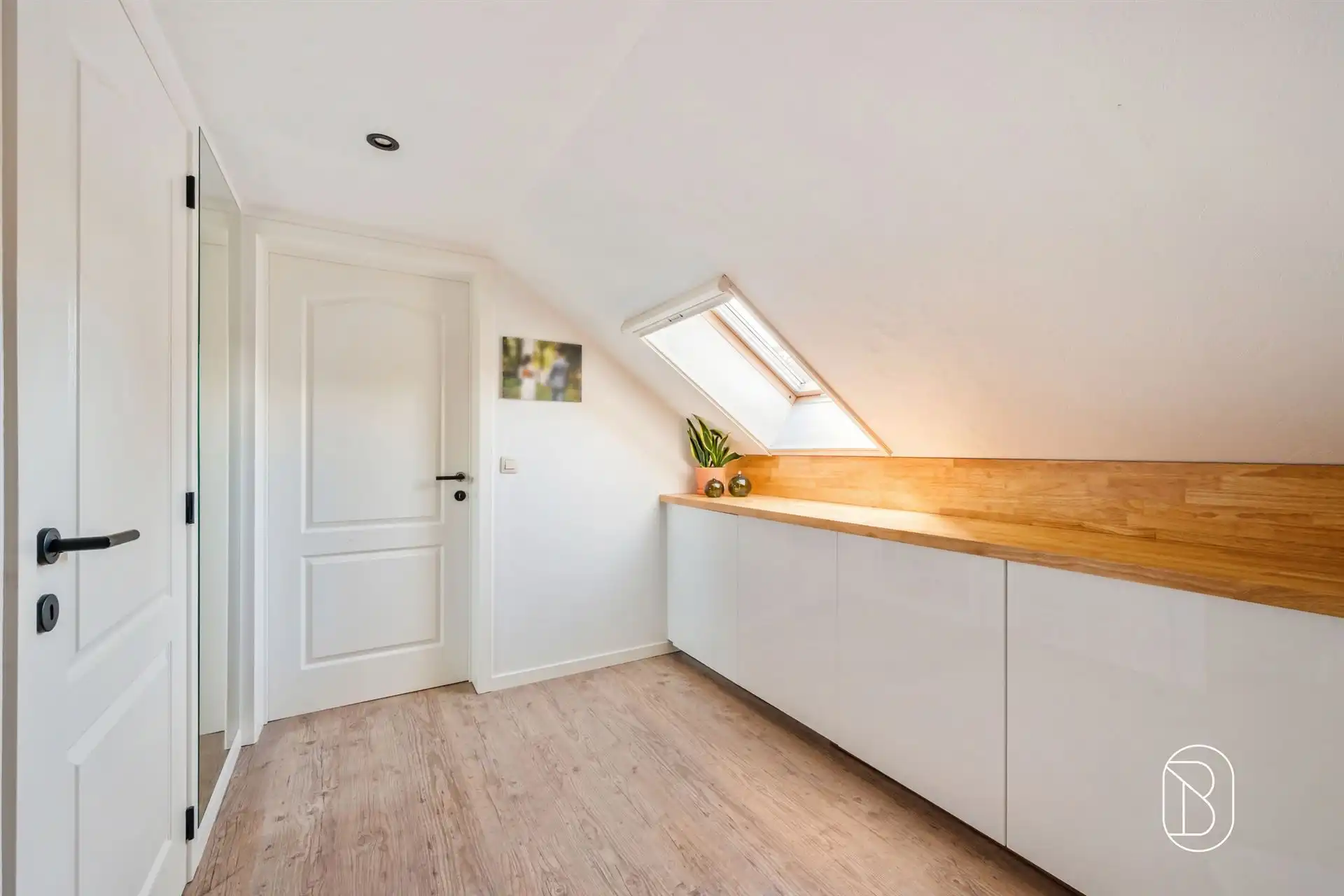 Ruime alleenstaande woning met 3 SLK, garage en mooie tuin foto 18