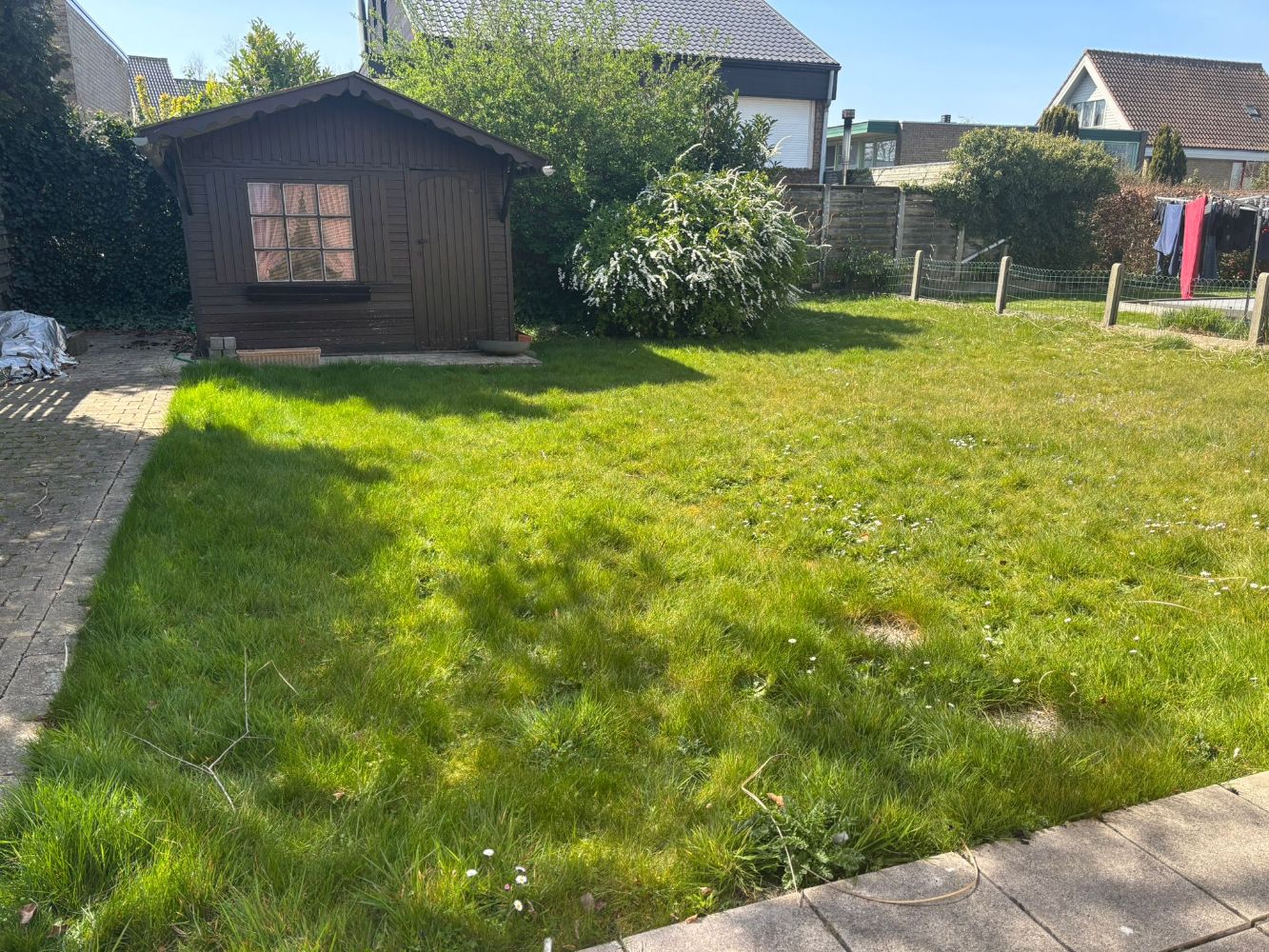 Hoofdfoto van de publicatie: TE RENOVEREN BUNGALOW IN een RUSTIGE WOONWIJK MET MOOIE WOONVOLUMES