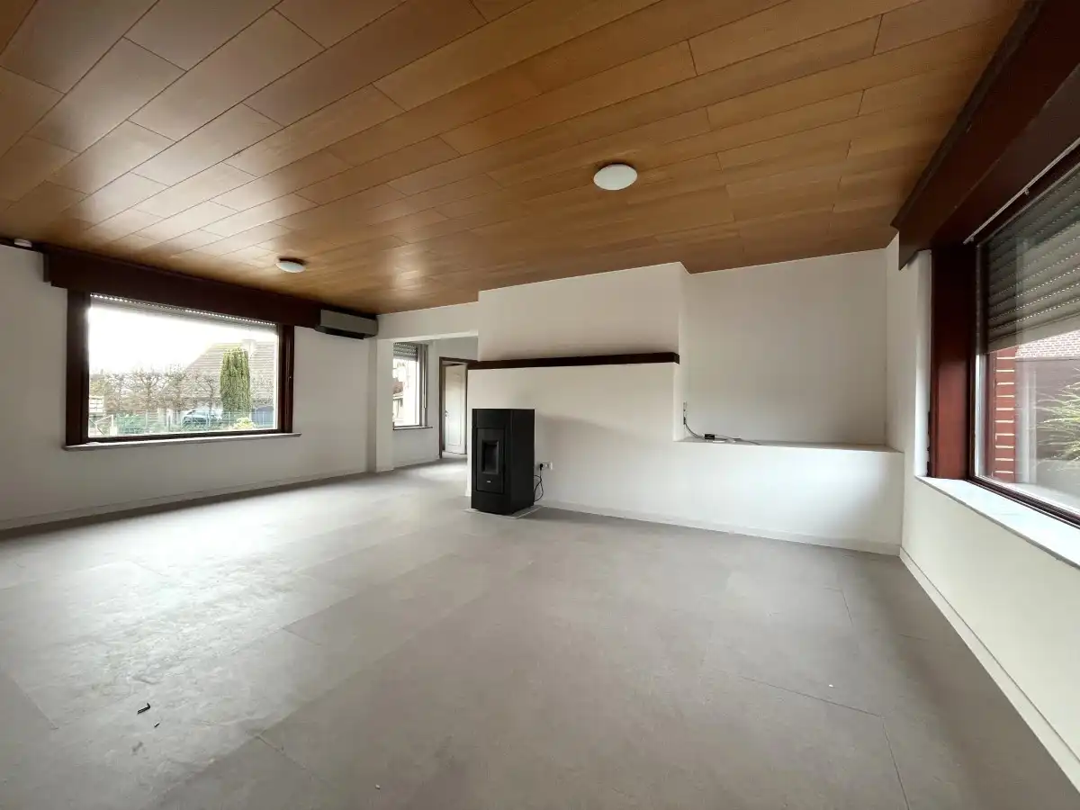 Zonnebeke – Volledig gerenoveerde woning met tuin foto 3