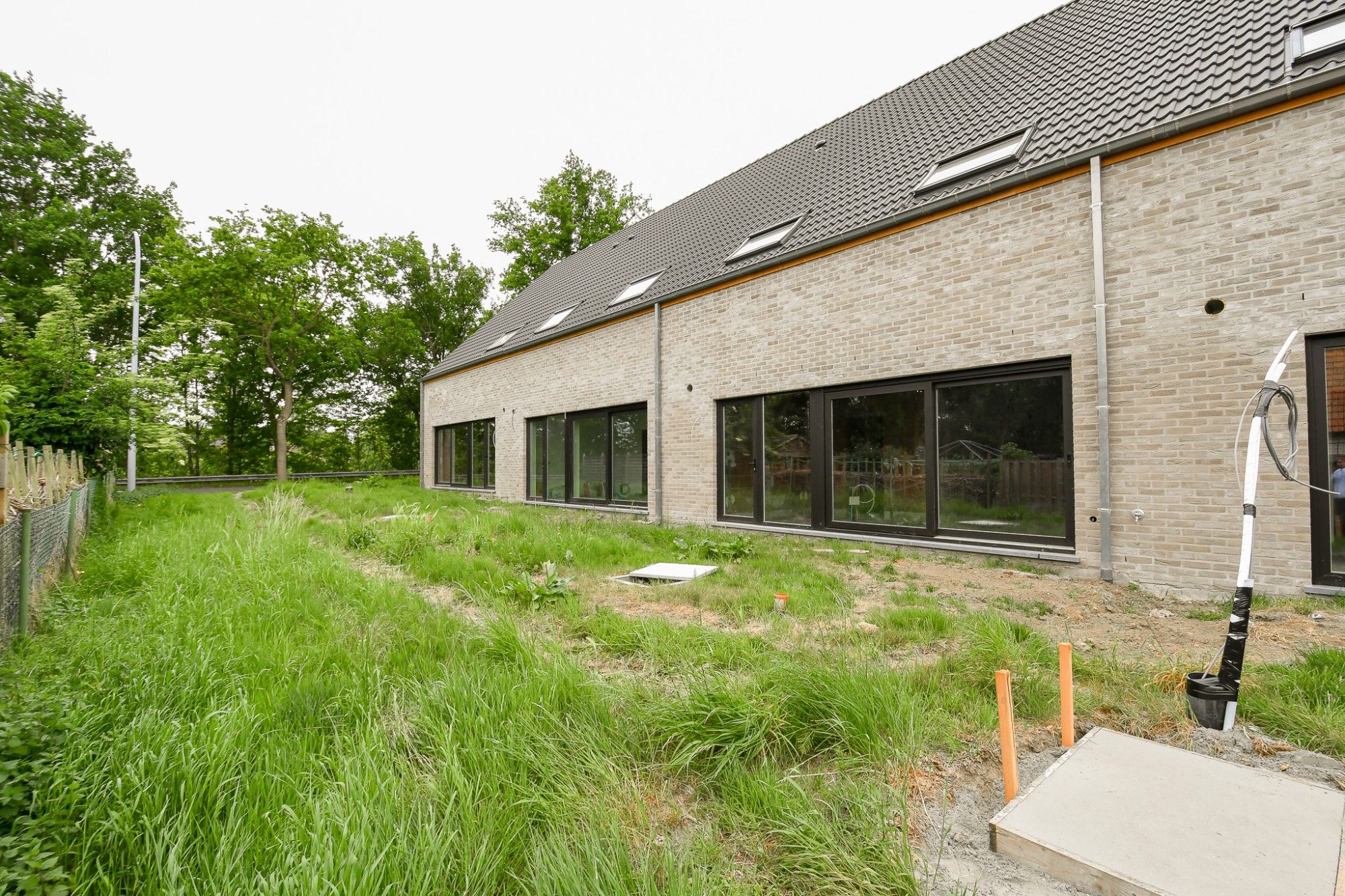 Landelijk gelegen NIEUWBOUW woning met 5slpk langs het kanaal op 340 m² - LOT 1 foto 3