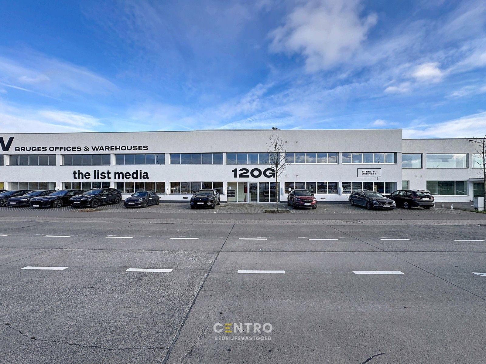 Kwalitatief afgewerkte KANTOORRUIMTE (268 m²) op de eerste verdieping met private parkeergelegenheid (inclusief laadpalen)! foto 2