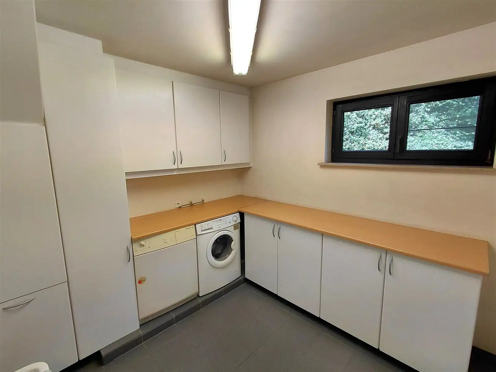 TE HUUR: Unieke woning met 3 slaapkamers en prachtige tuin te Houthalen! foto 34