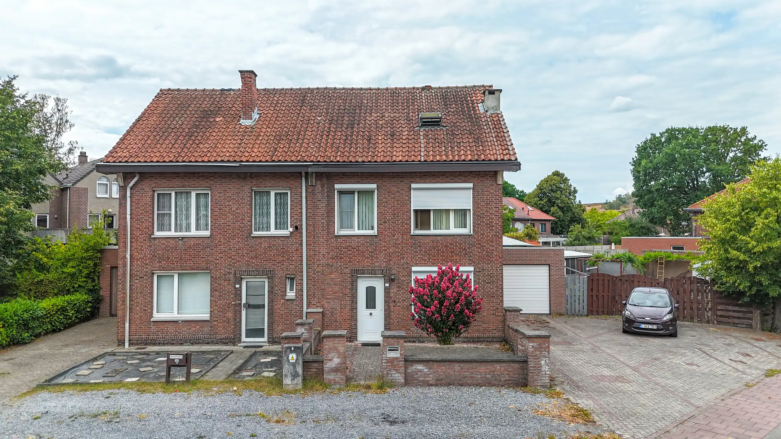 Halfopen woning met tuin, garage en 3 slaapkamers foto 30