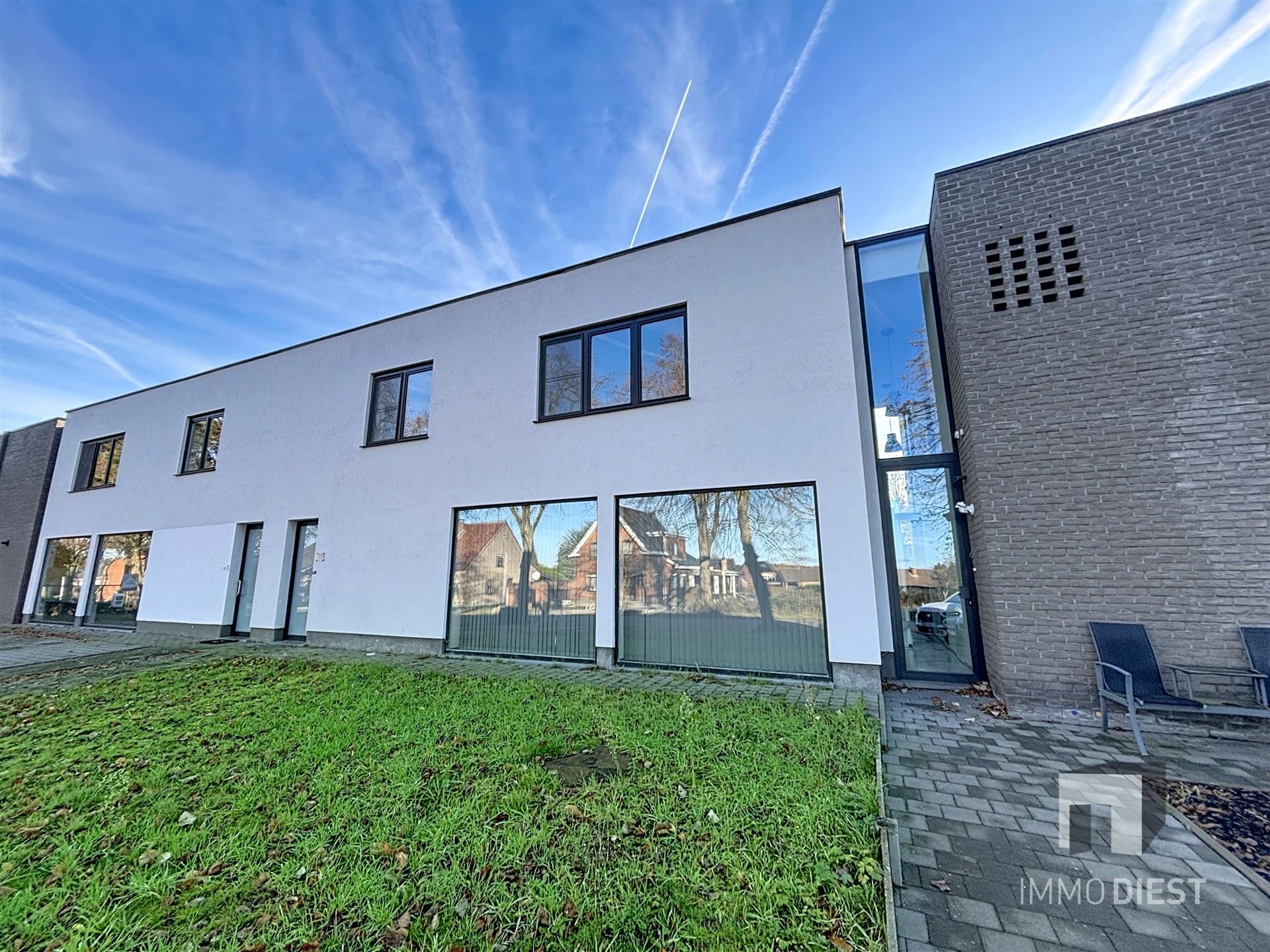 Gezingswoning met 3 slaapkamers en tuintje foto {{pictureIndex}}