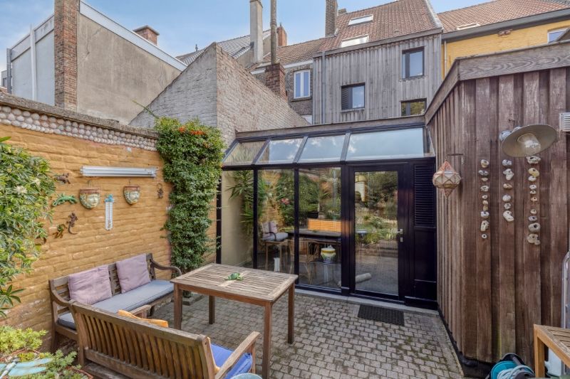KARAKTERVOLLE BURGERWONING MET TUIN IN EEN RUSTIGE BUURT foto 3