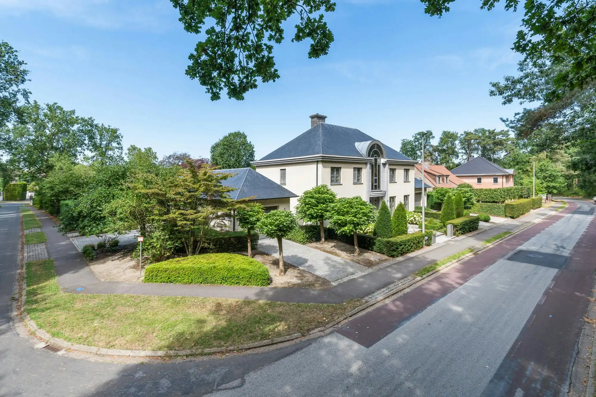 Exclusieve villa met praktijkruimte op toplocatie in Genk foto 30