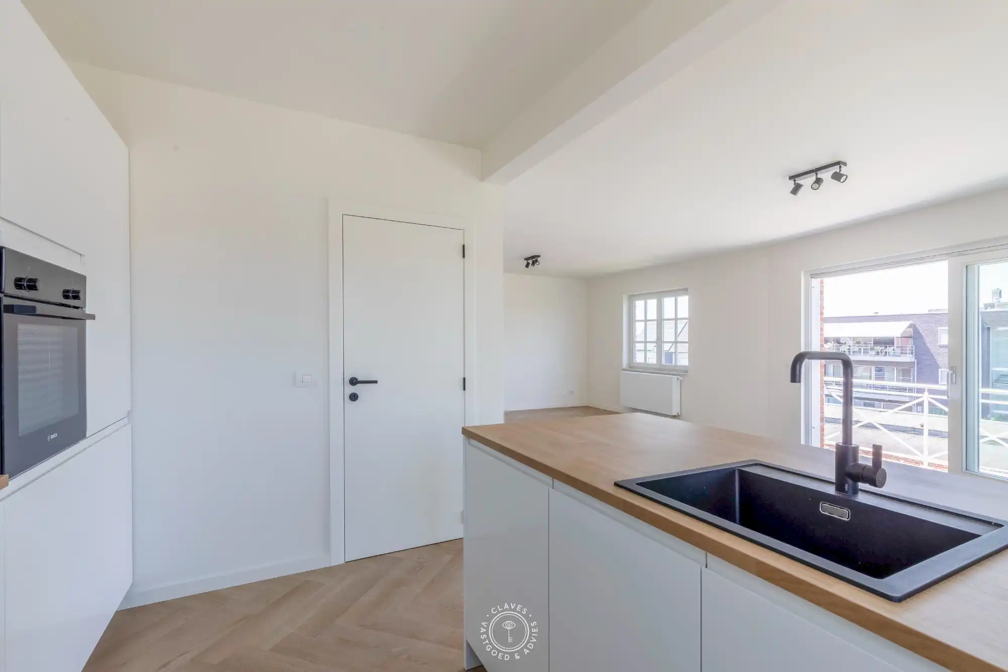 Dromerig dakappartement in vernieuwbouwd appartementsgebouw foto 9