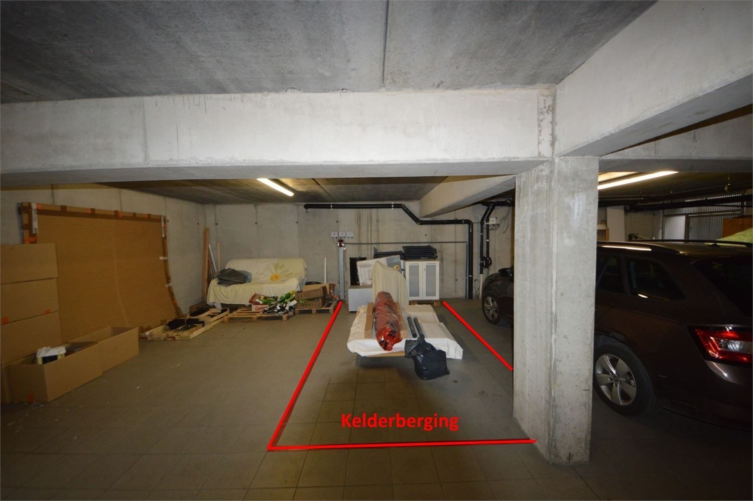 INSTAPKLAAR KANTOOR MET 6 PRIVE PARKEERPLAATSEN NABIJ E40 KAREELSTRAAT foto 24