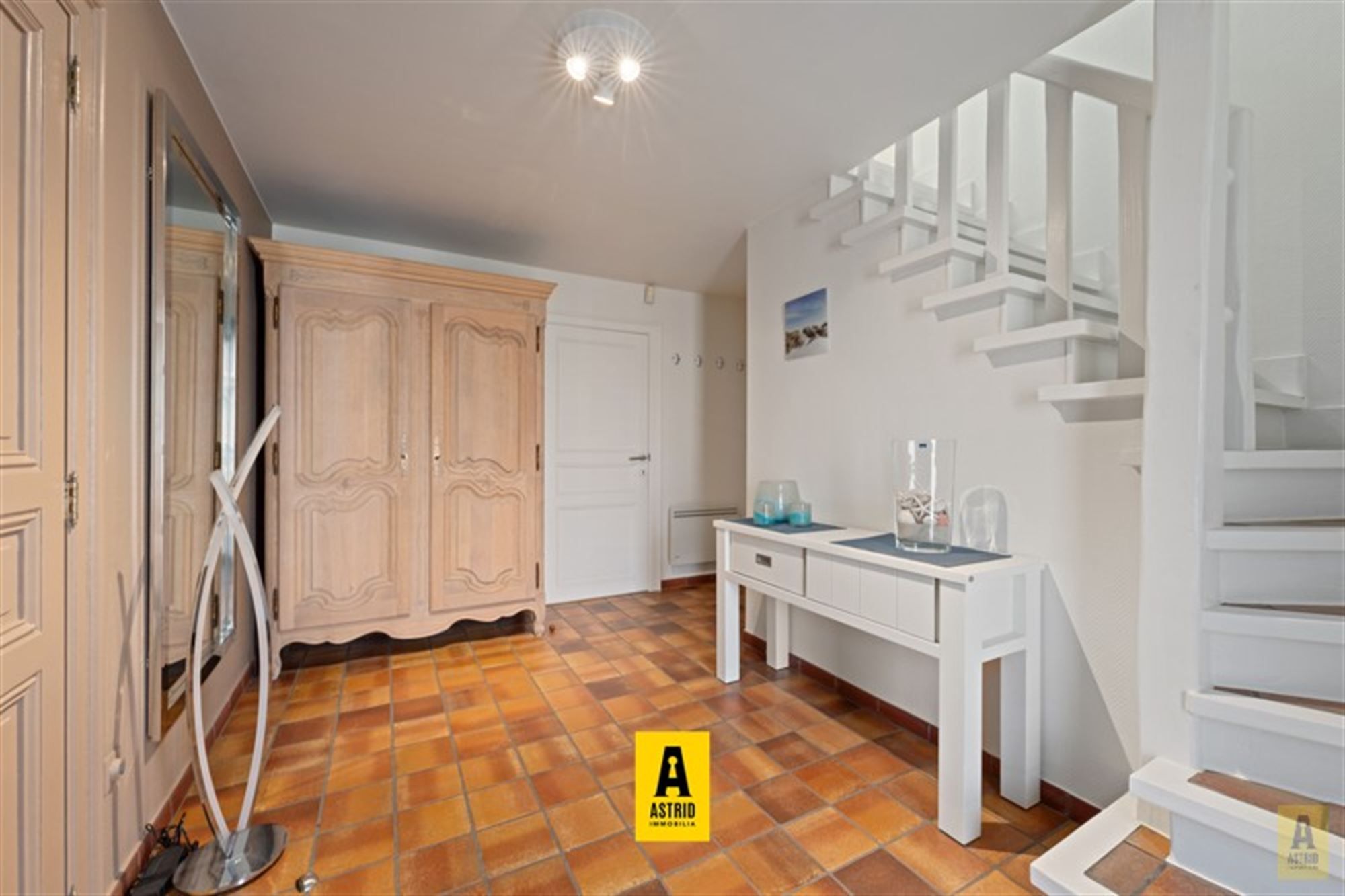 Karaktervolle voormalige dokterswoning met zee aan ruimte en mogelijkheden! foto 7