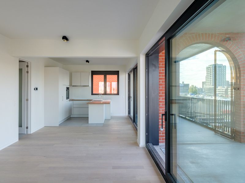 Ruim 2slpk-appartement met zuid-west georiënteerd terras aan de ‘Nieuwe Dokken’. Een appartement met een fenomenaal zicht over het water en de Gentse skyline! foto 3