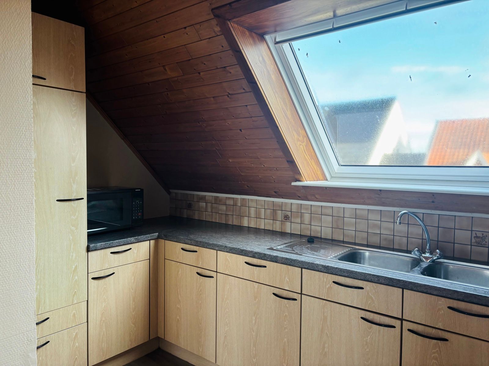 Ruim en lichtrijk dakappartement te huur in hartje Deinze foto 7