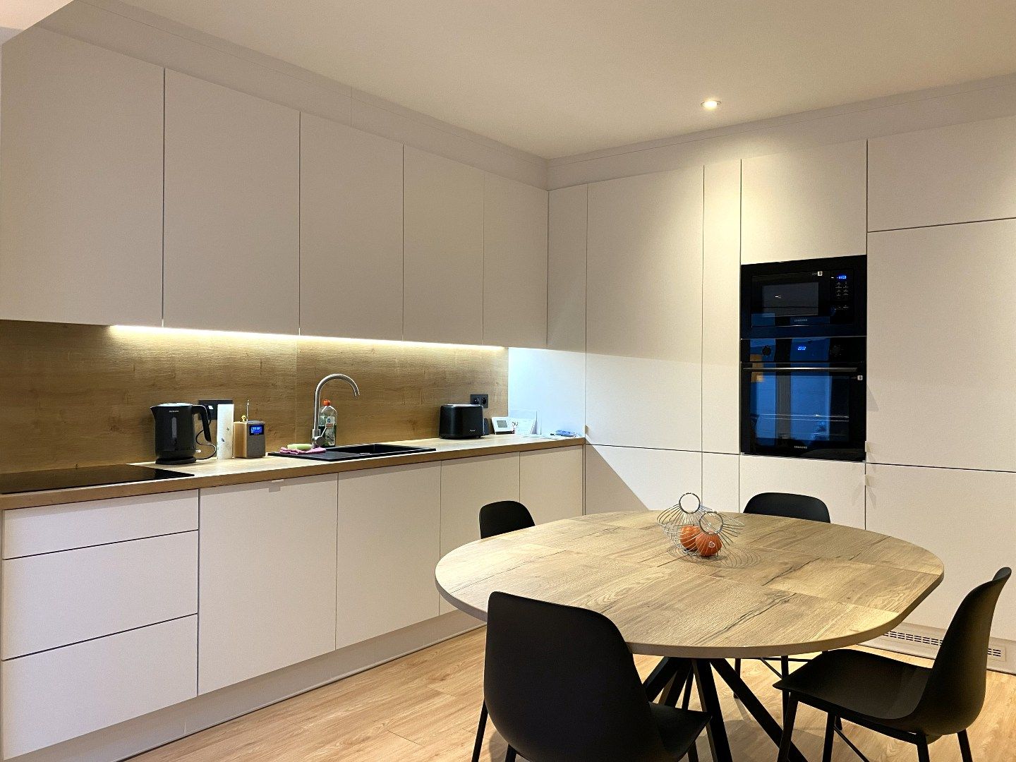 INSTAPKLARE STADSWONING MET TUIN & 2 SLPKS foto 4