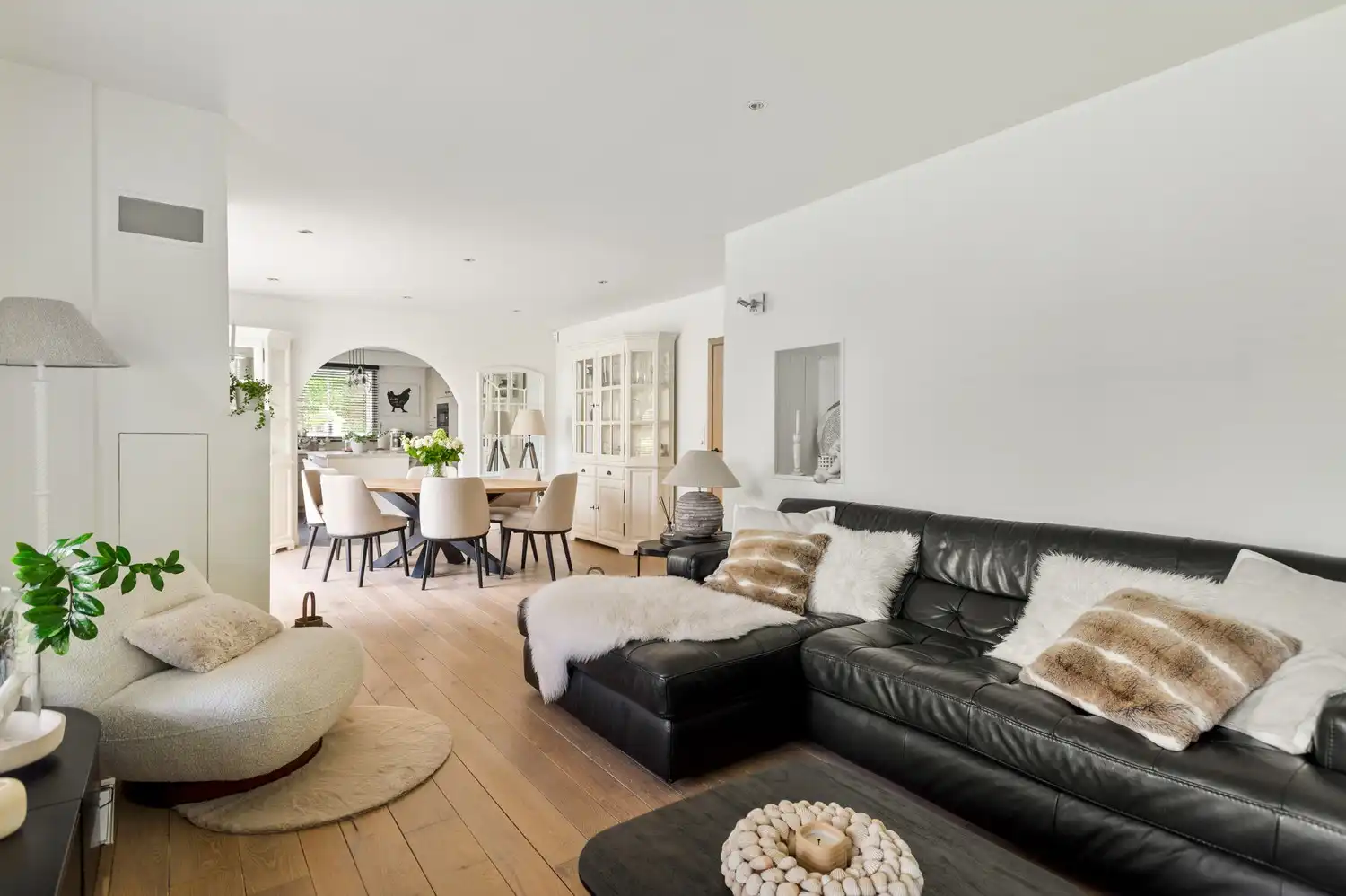 Instapklare laagbouwwoning met 3 slaapkamers & idyllische tuin te Lier foto 4