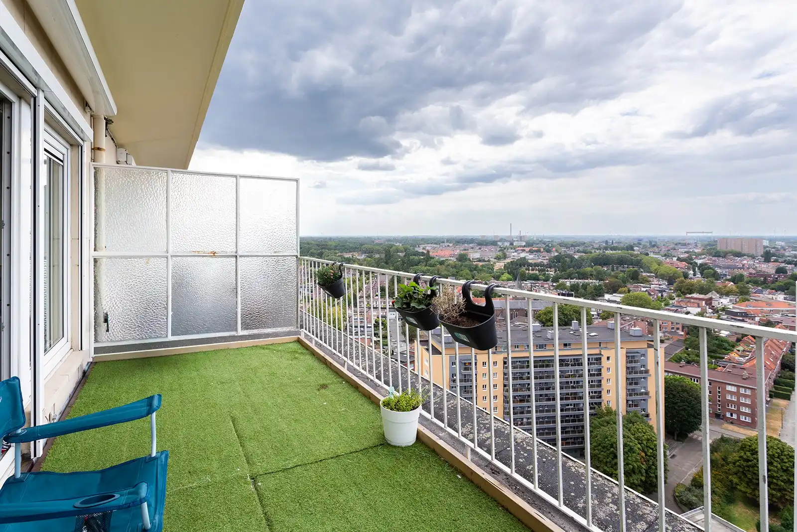 Lichtrijk appartement met ruim terras foto 2
