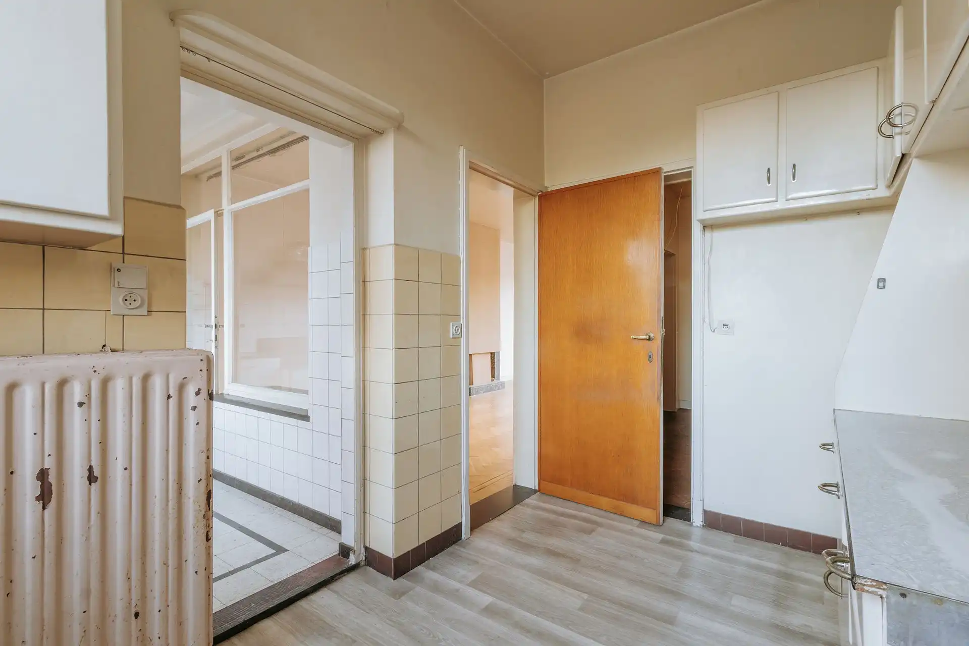 Te renoveren bel-etage met authentieke elementen en tuin foto 13