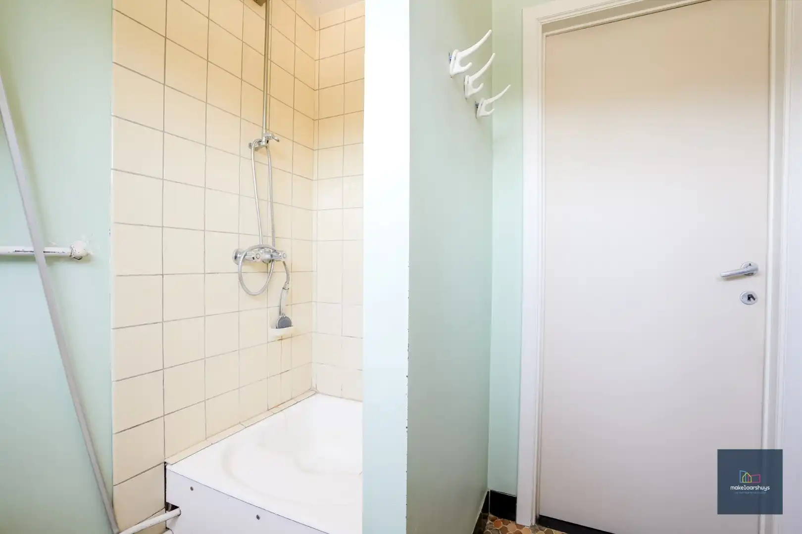 Te renoveren HOB met garage en bijgebouw op een mooi perceel foto 11