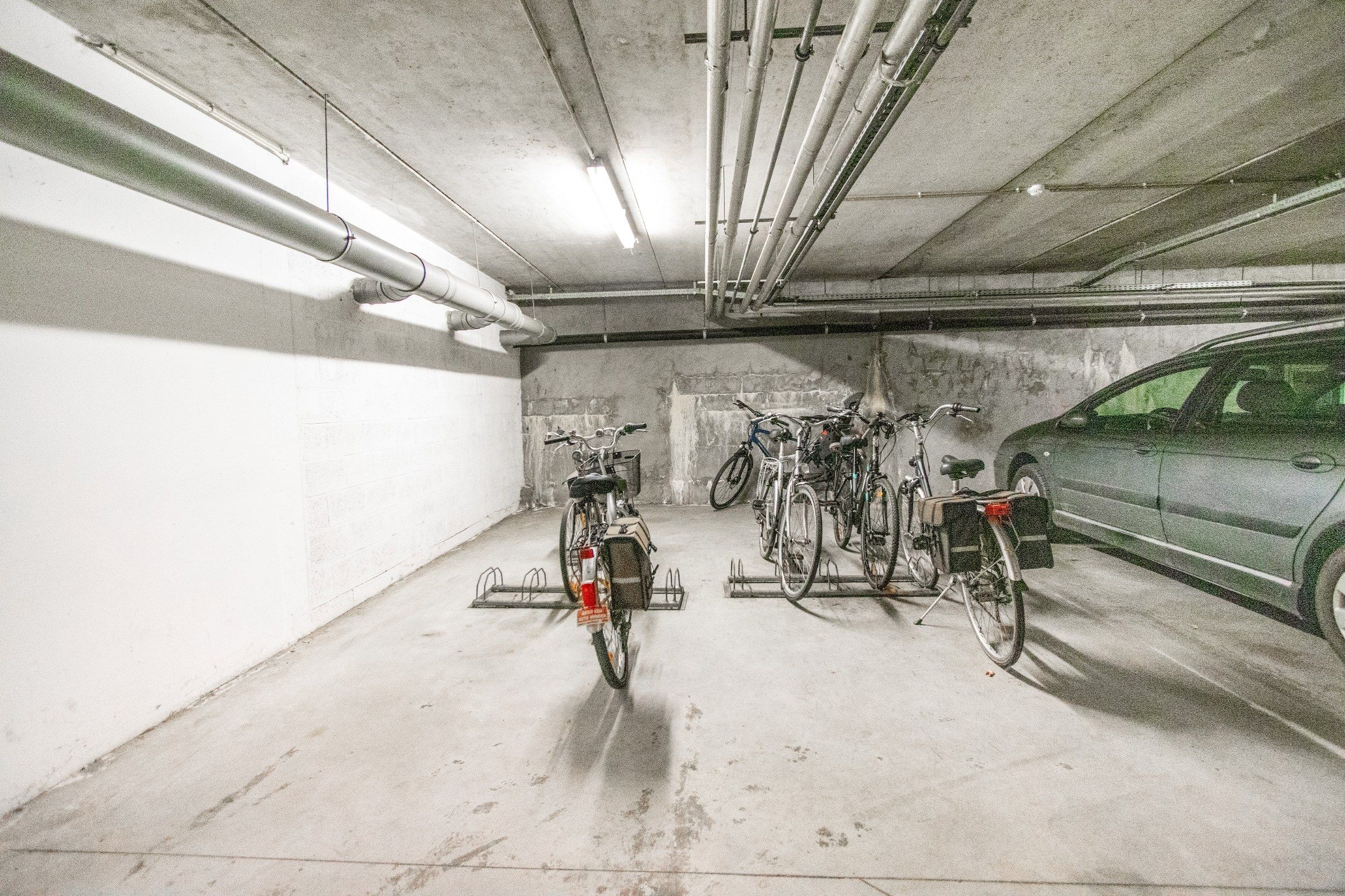 CENTRAAL GELEGEN APPARTEMENT MET ONDERGRONDSE STAANPLAATS foto 8