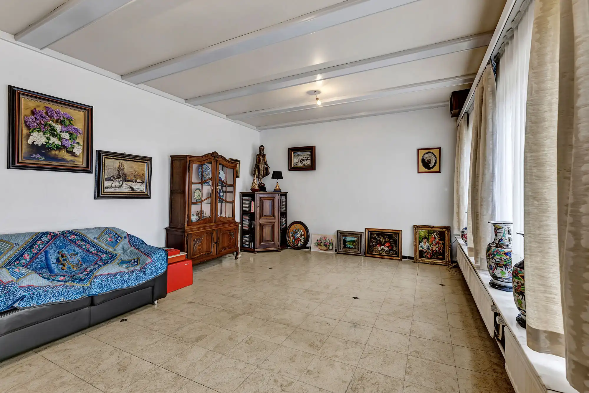 Te renoveren woning met extra entiteit en garage foto 3