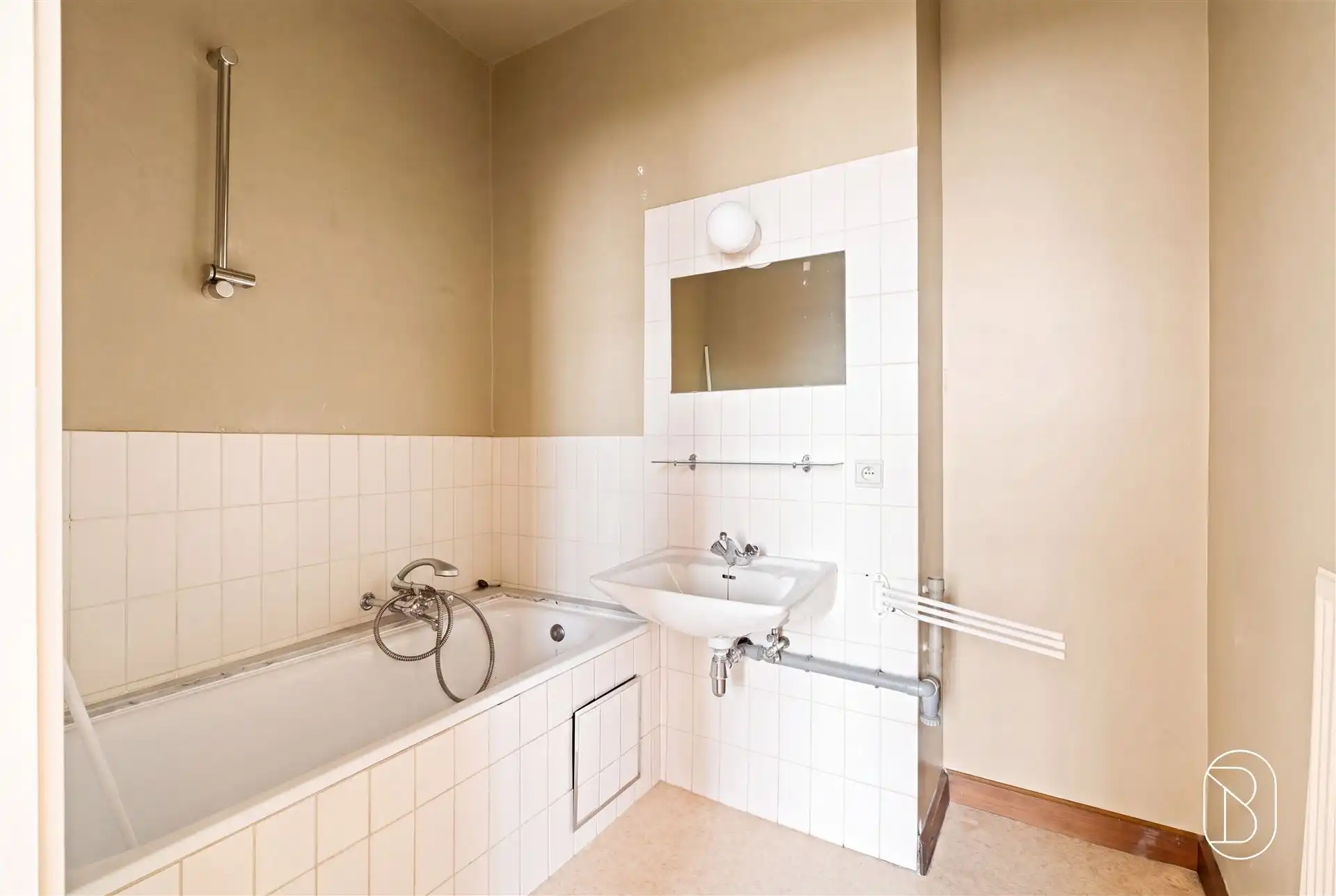 Authentieke herenwoning (6 appartementen, kantoor, parking) foto 24