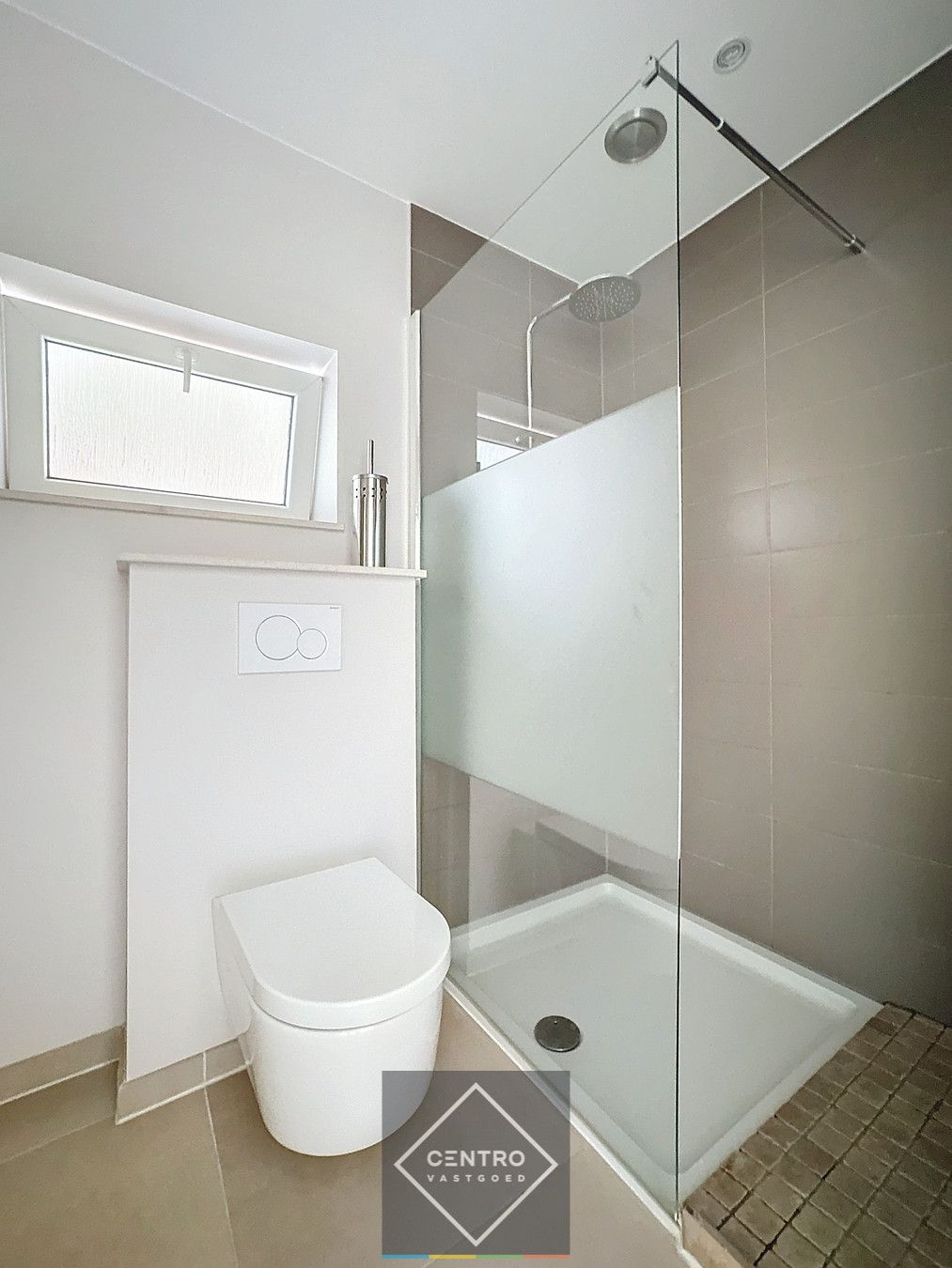 Ruime ENERGIEZUINIGE woning met 2 slpks én met DUBBELE garage! foto 11
