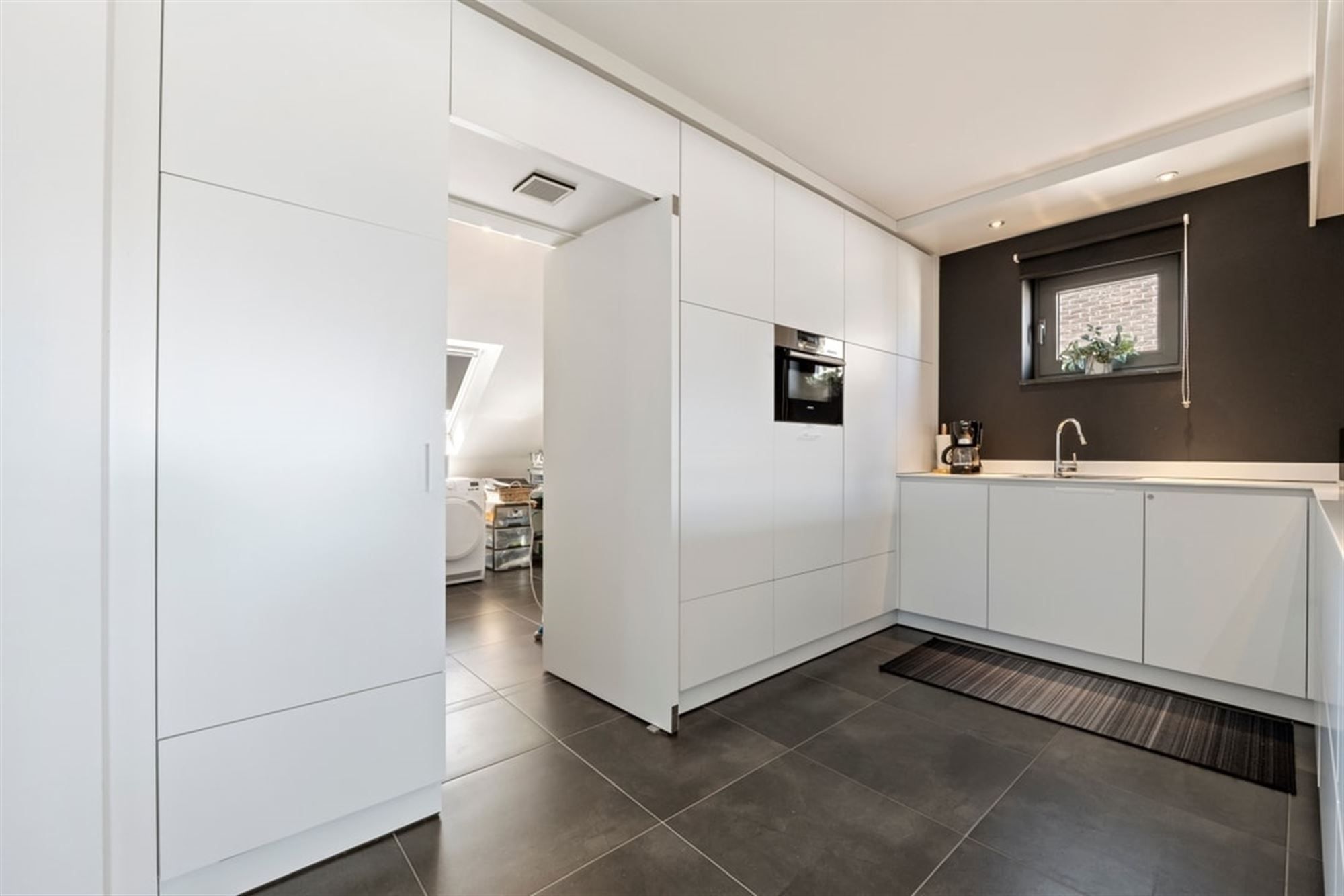INSTAPKLAAR 2 SLK APPARTEMENT MET ONDERGRONDSE STAANPLAATS IN HARTJE MAASMECHELEN  foto 15