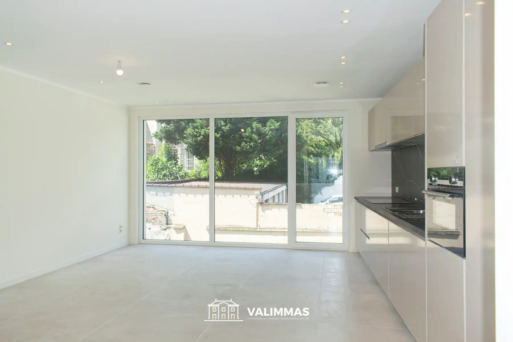 Totaal gerenoveerd duplex-appartement met terras en tuintje foto 5