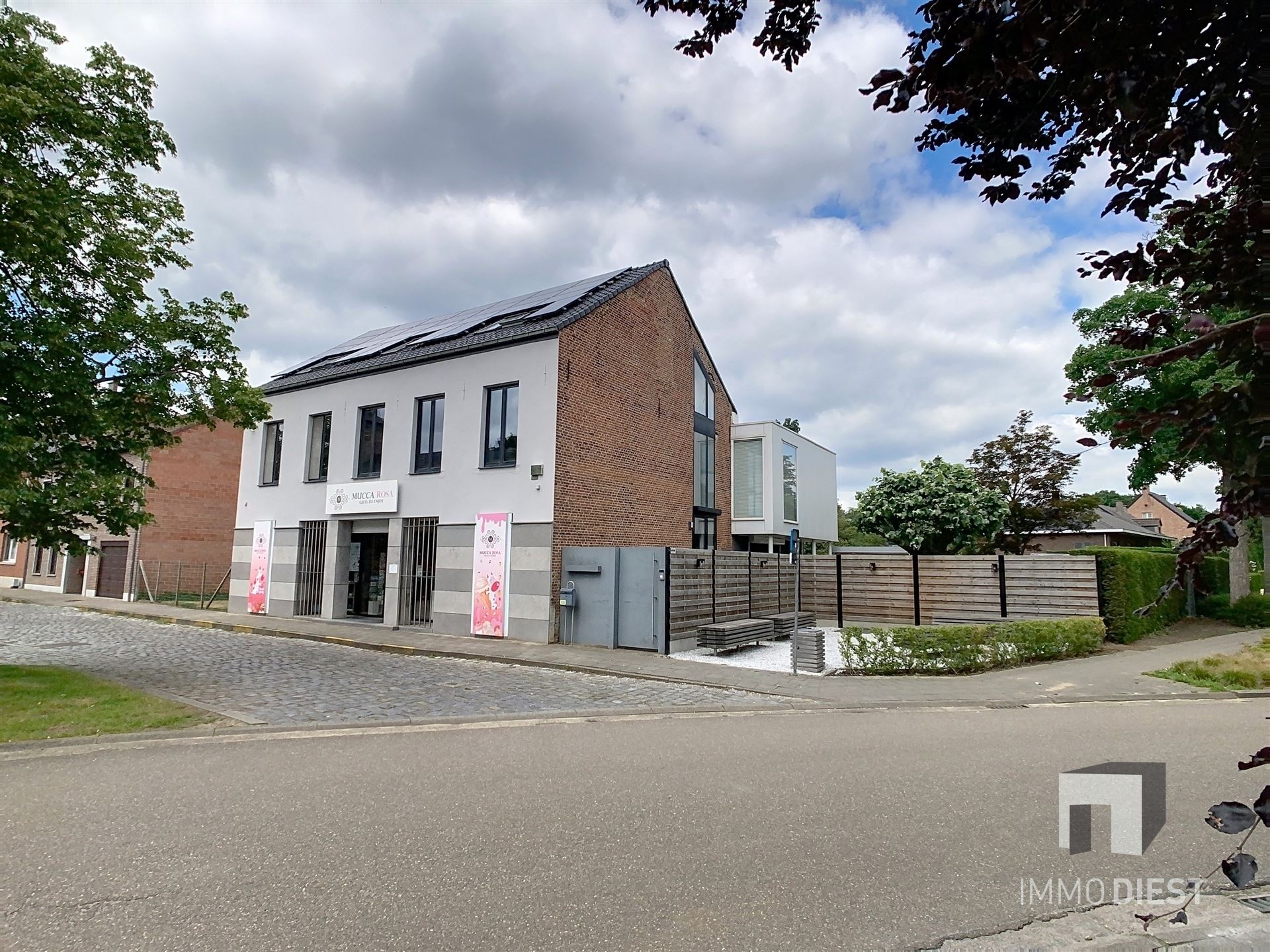 Handelspand met luxe woonst op goede locatie foto 5