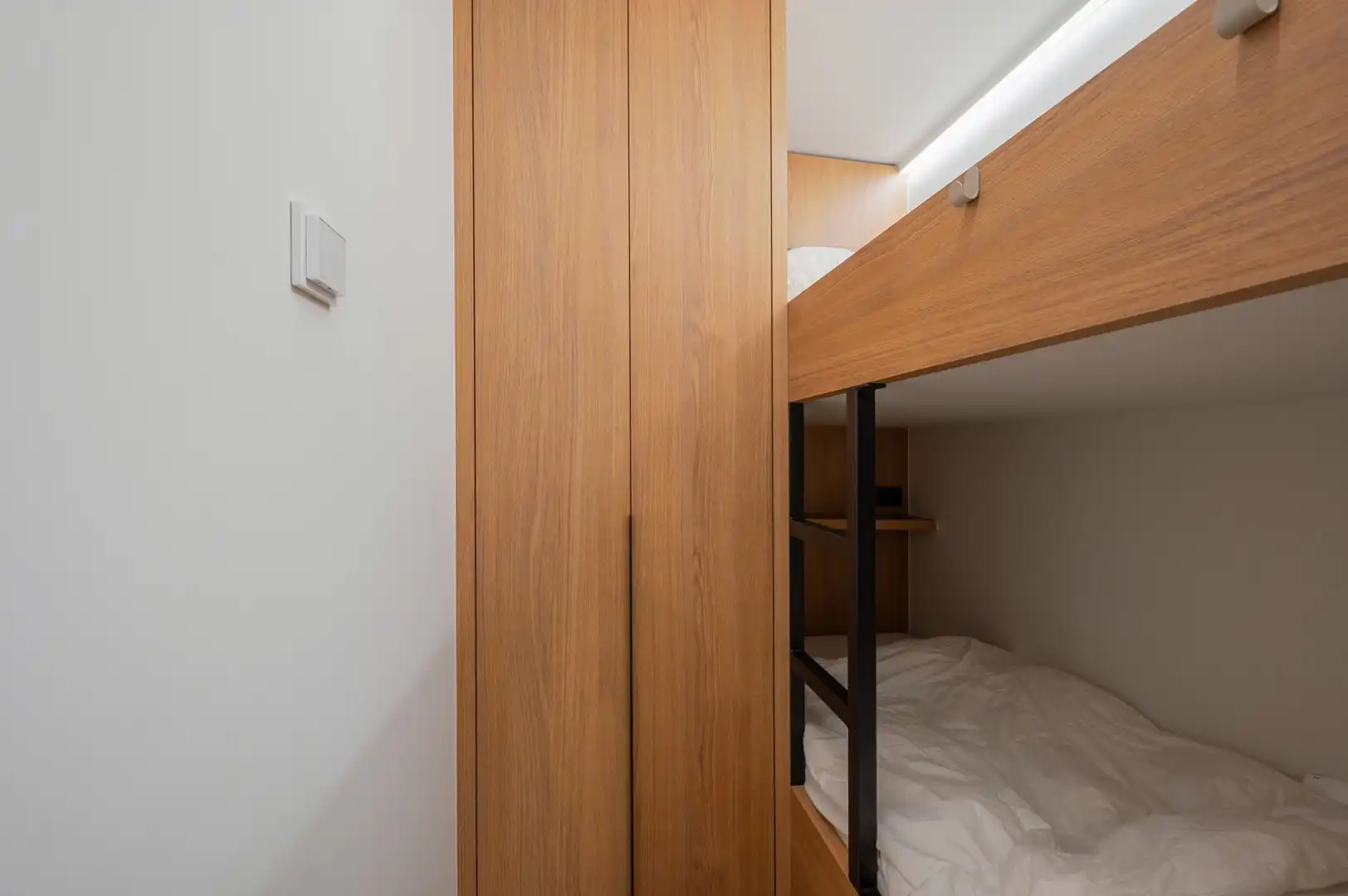 Stijlvol gerenoveerd appartement met zeezicht nabij het Heldenplein foto 7