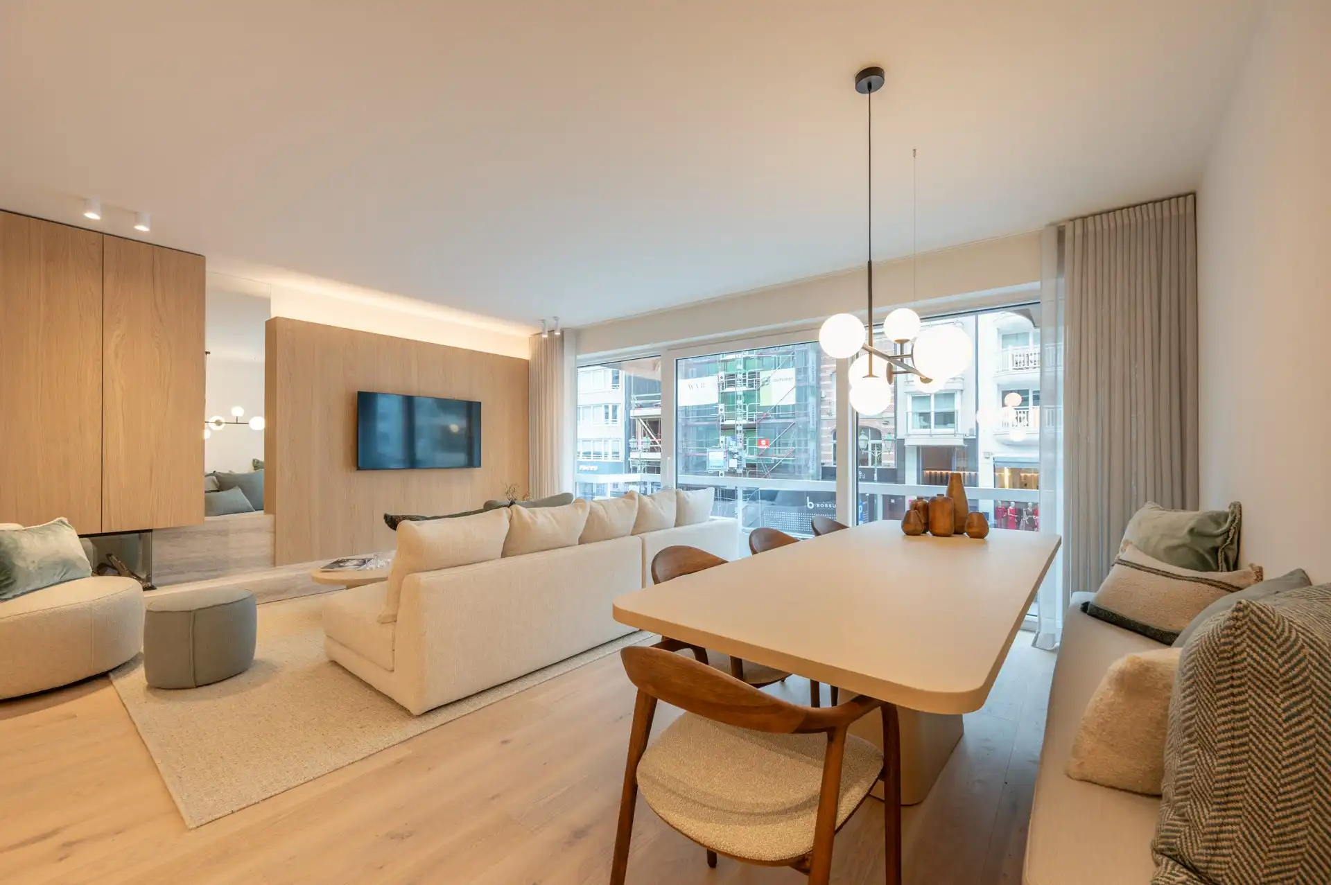 Prachtig gerenoveerd appartement met zuidwesten oriëntatie gelegen in het centrum van Knokke, vlakbij de Dumortierlaan foto 2