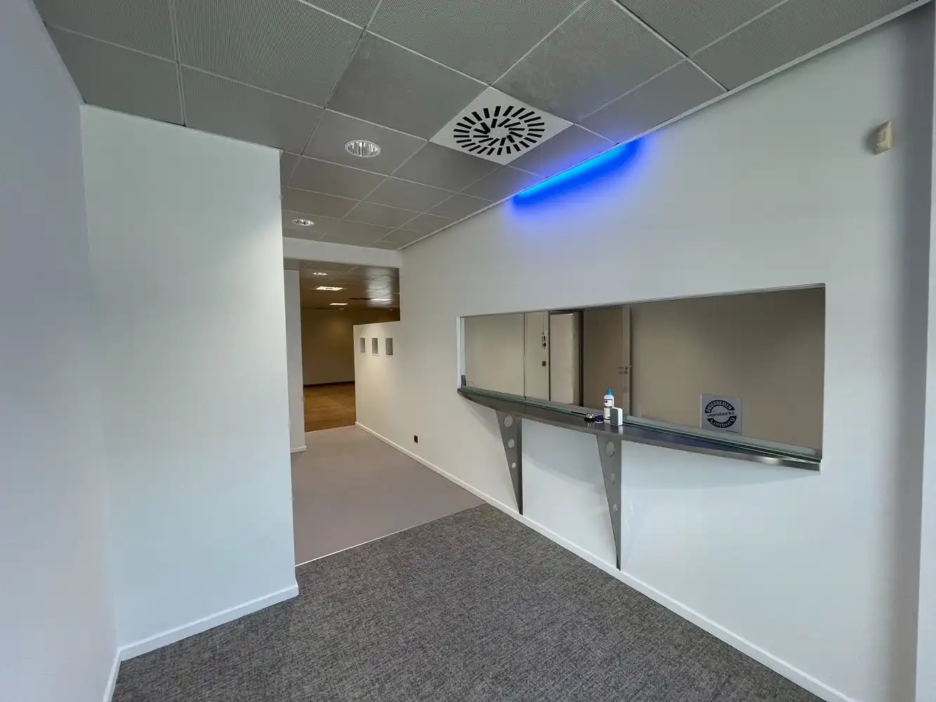 432m² kantoor met parking foto 3