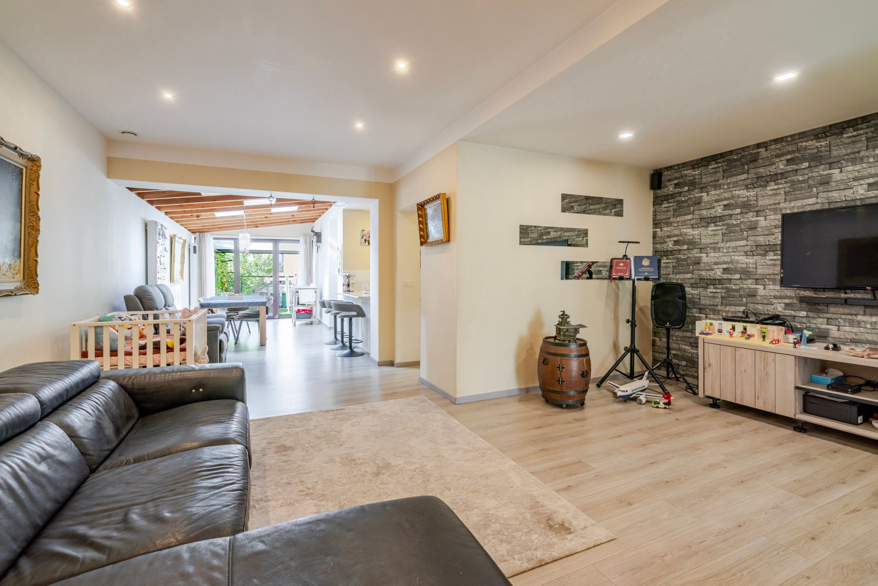 Instapklare woning met 6 slaapkamers en 2 badkamers  foto 3