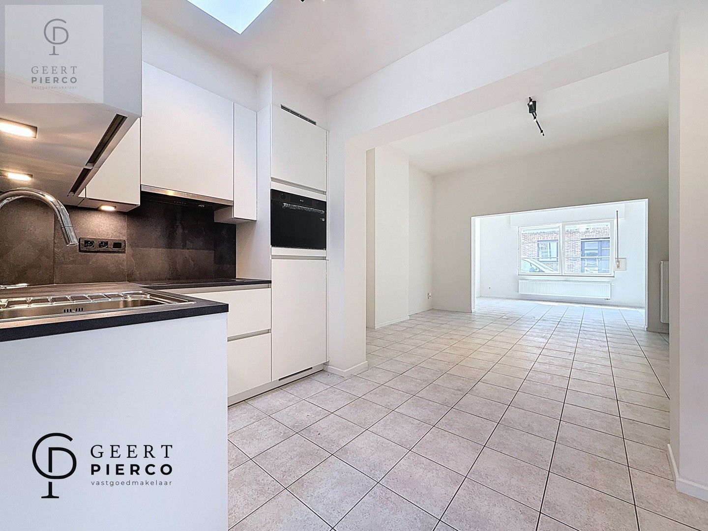 Knap gerenoveerd appartementsgebouw foto 2