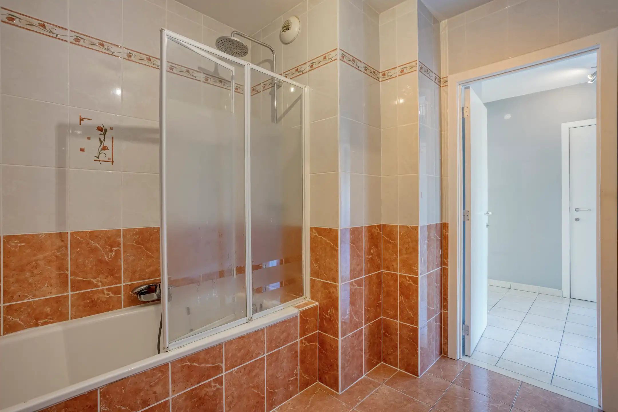 Instapklaar appartement met 2 slaapkamers en 2 terrassen foto 8
