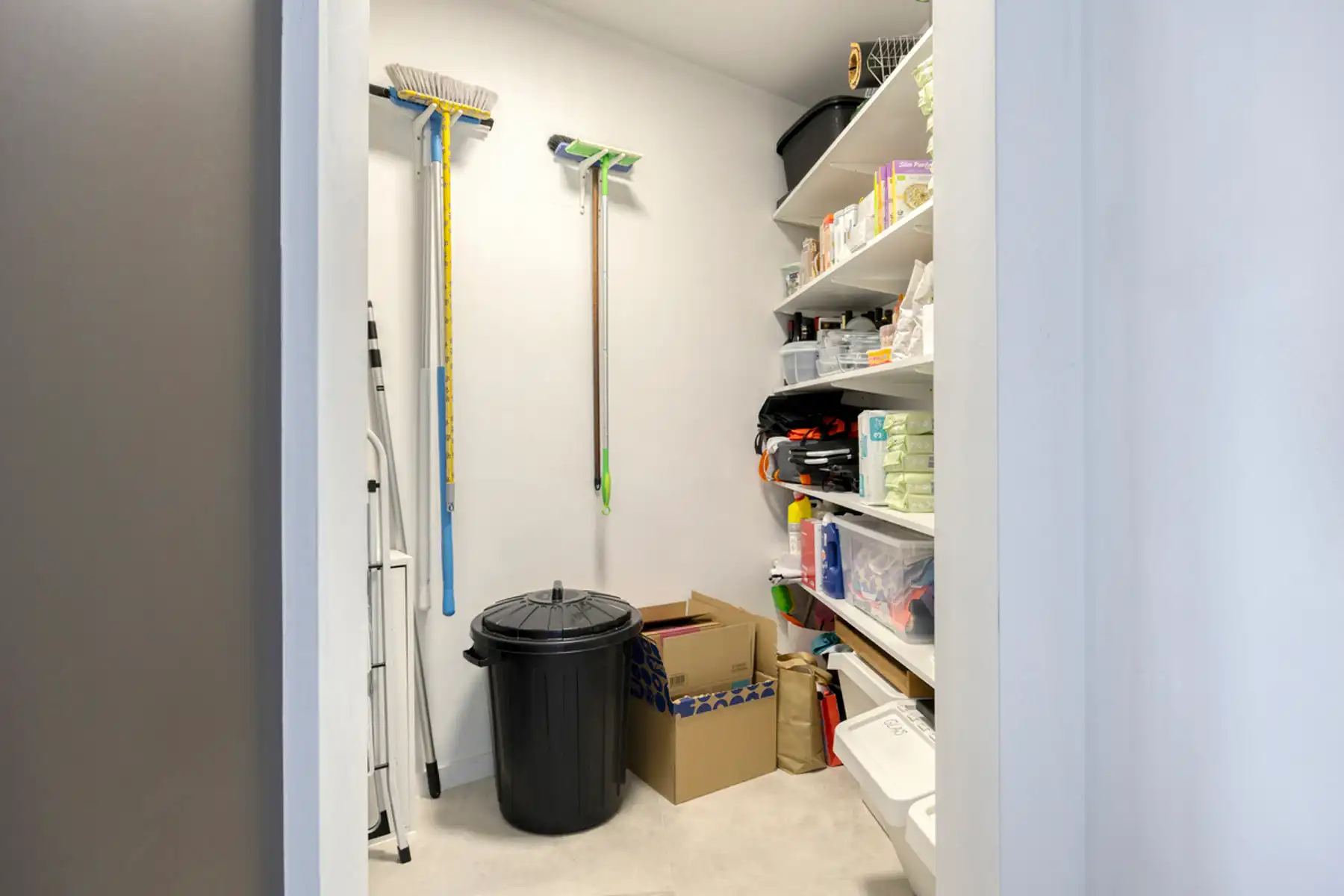 Uitzonderlijk ruim appartement met garage en staanplaats foto 11