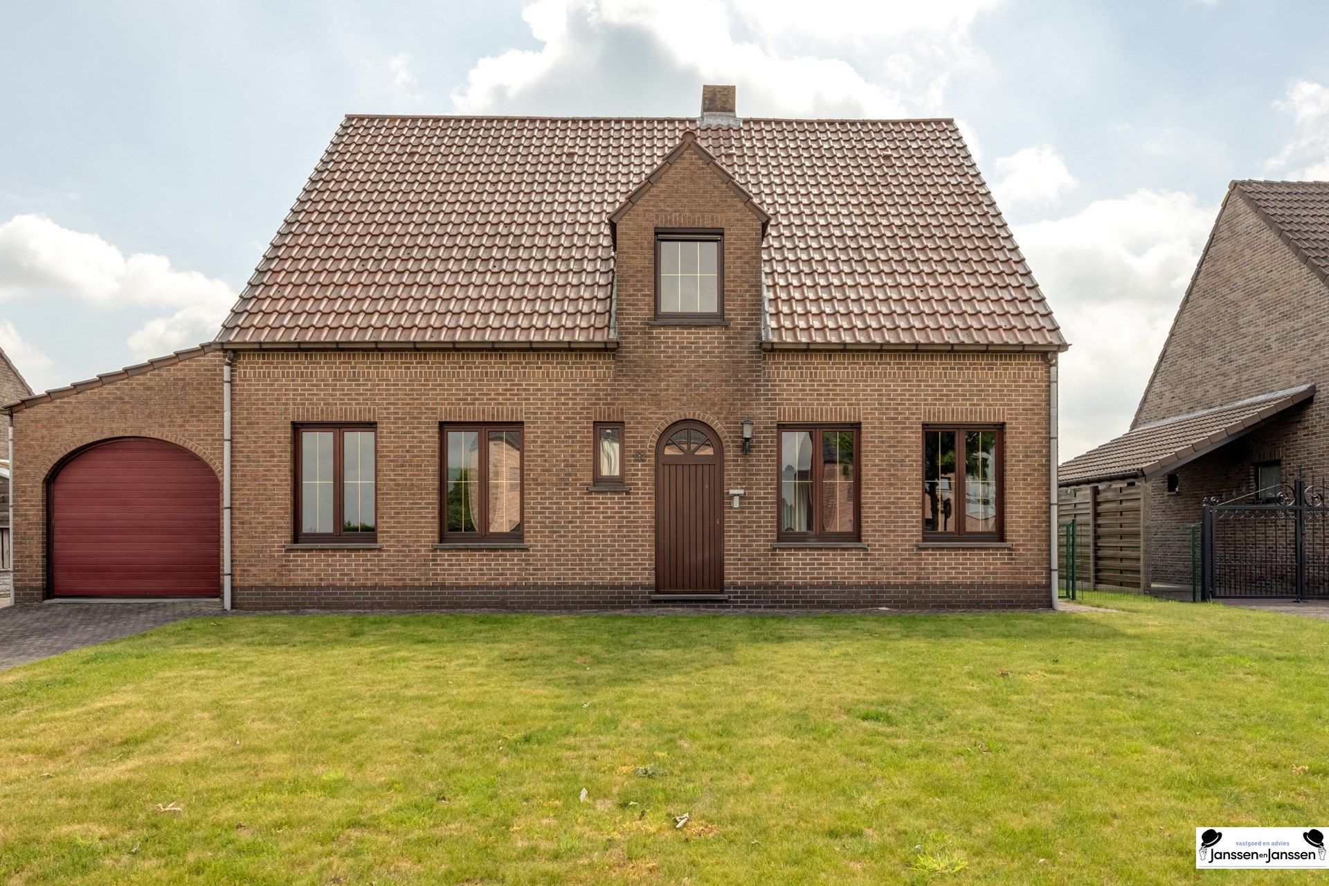 Hoofdfoto van de publicatie: Ruime gezinswoning met 3à4 slaapkamers, kelder op een centrale locatie!