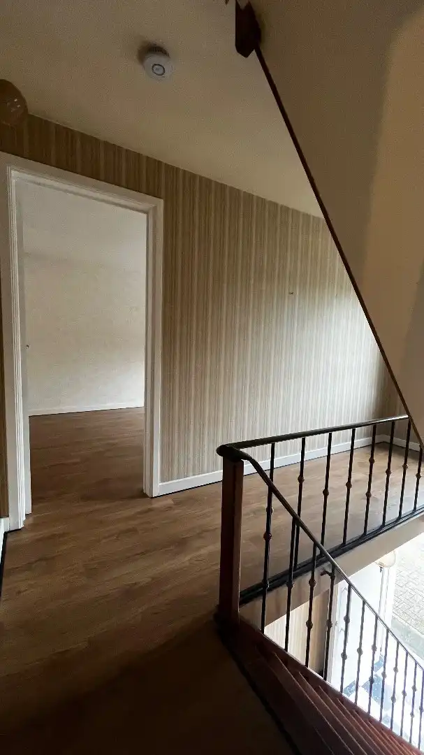 Grote woning met mogelijks vier kamers, garage en ruime tuin foto 15