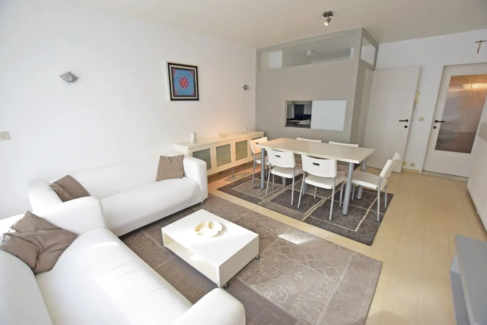 Gemeubeld appartement met zijdelings zeezicht nabij het Driehoeksplein foto {{pictureIndex}}