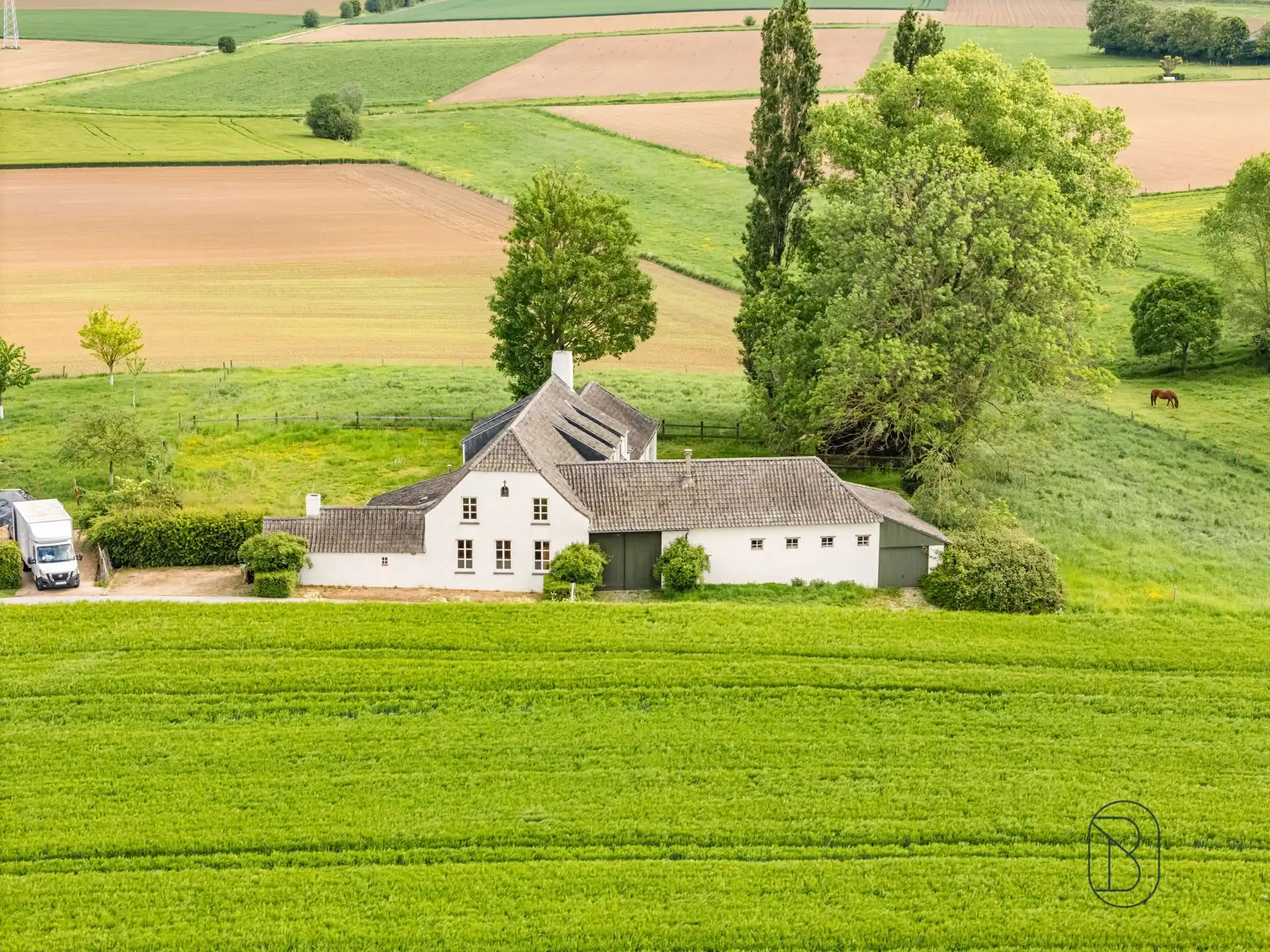 Charmant landhuis op 5.500m² met uniek zicht! foto {{pictureIndex}}