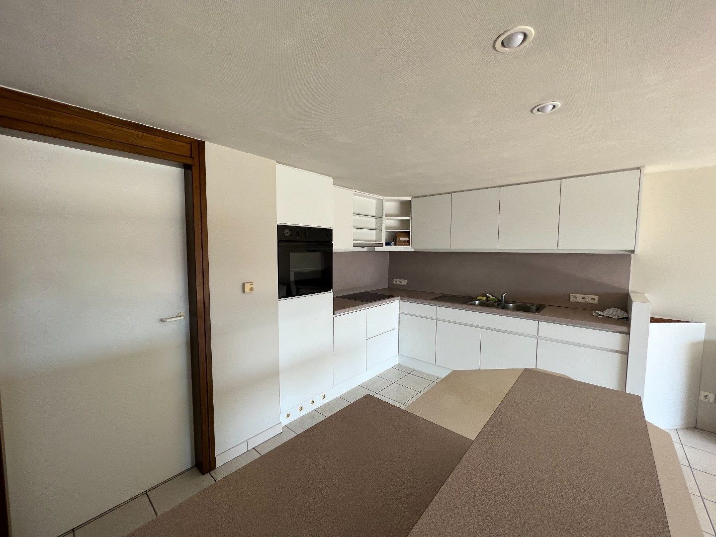 GEZELLIG GELIJKVLOERS APPARTEMENT TE HUUR IN LANGEMARK foto 5