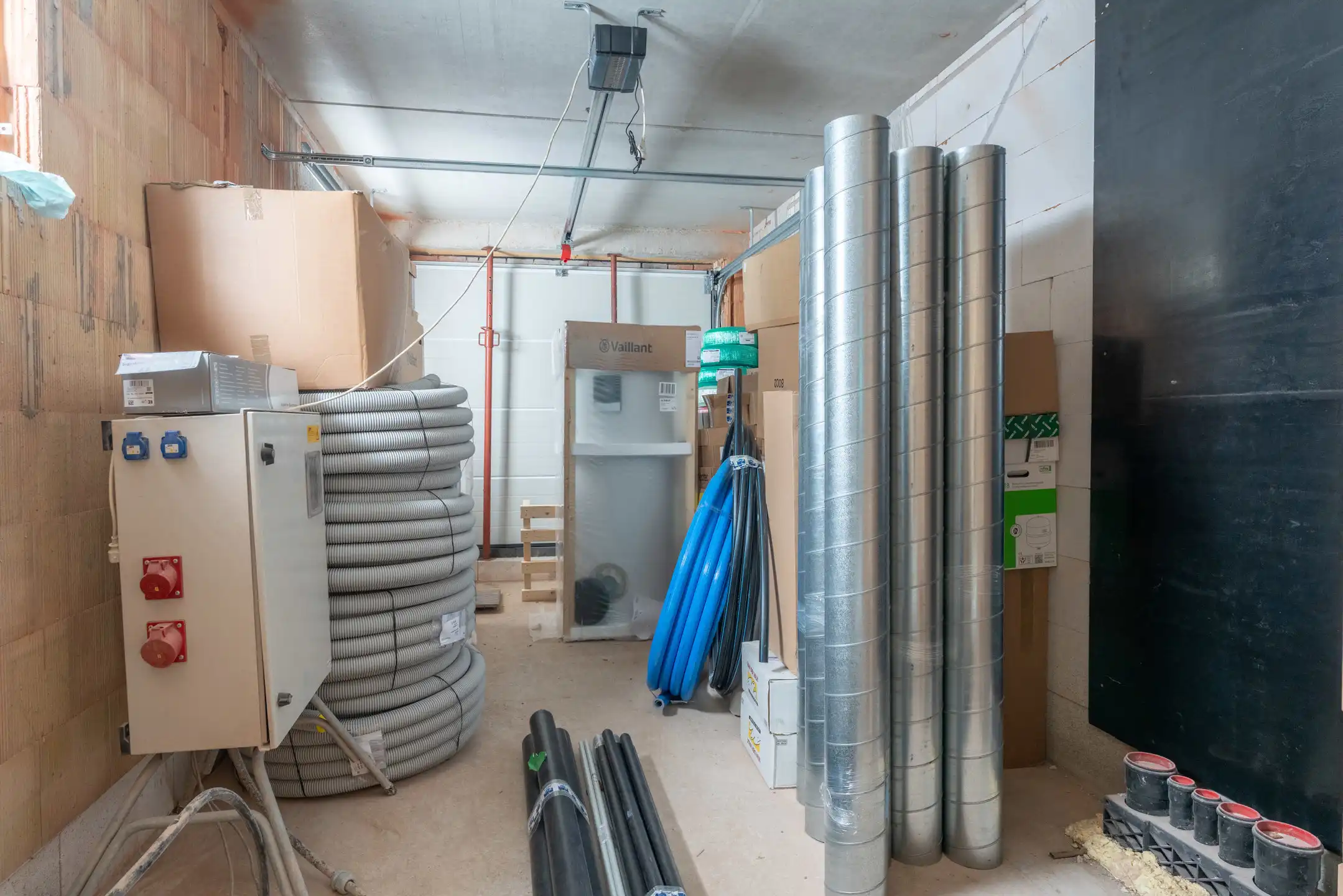 Verder af te werken woning met o.a. 4 slaapkamers, inpandige garage, ... foto 8