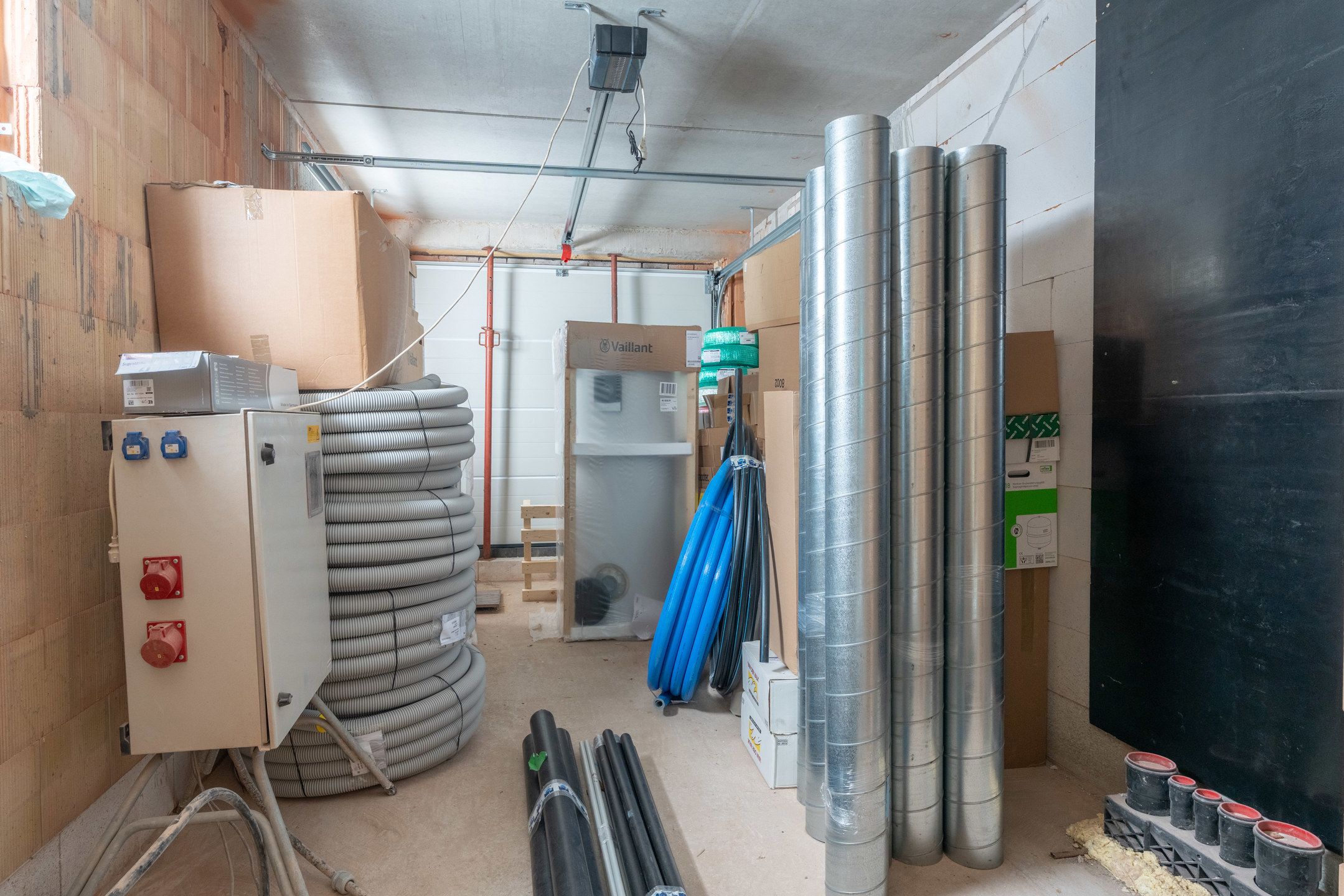 Verder af te werken woning met o.a. 4 slaapkamers, inpandige garage, ... foto 8