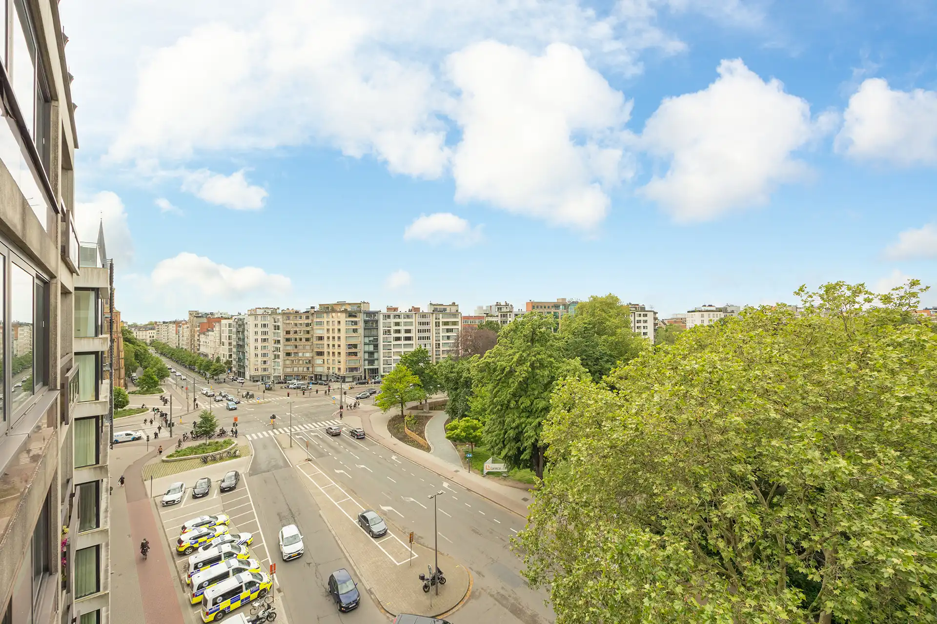 Instapklaar appartement met 2 slpk's + bureau met parkzicht foto 17
