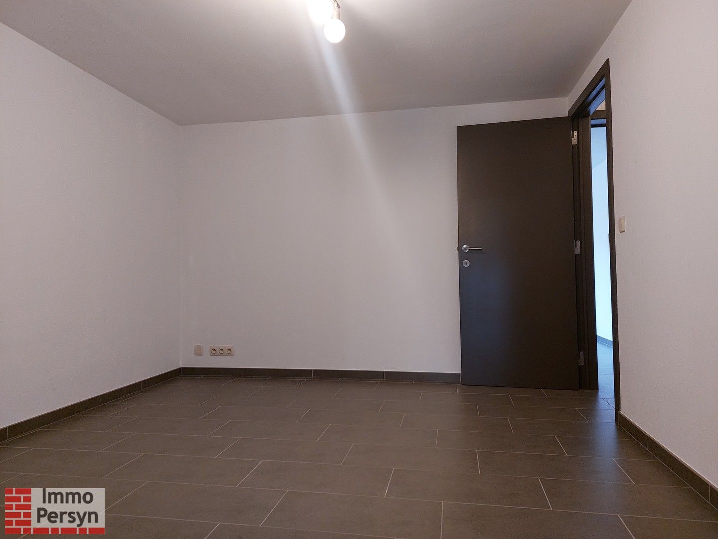 Gezellige rijwoning met kleine stadstuin foto 23