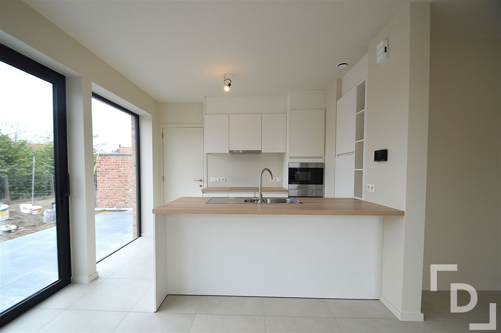 Nieuwbouwwoning met alle comfort in de dorpskern van Poelkapelle. foto 3