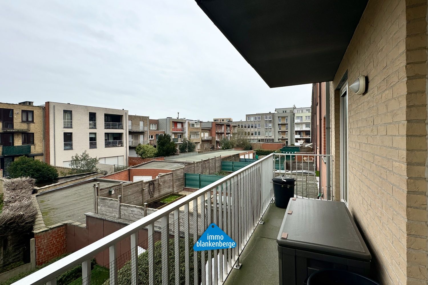 Ruim en modern appartement met twee slaapkamers foto 17