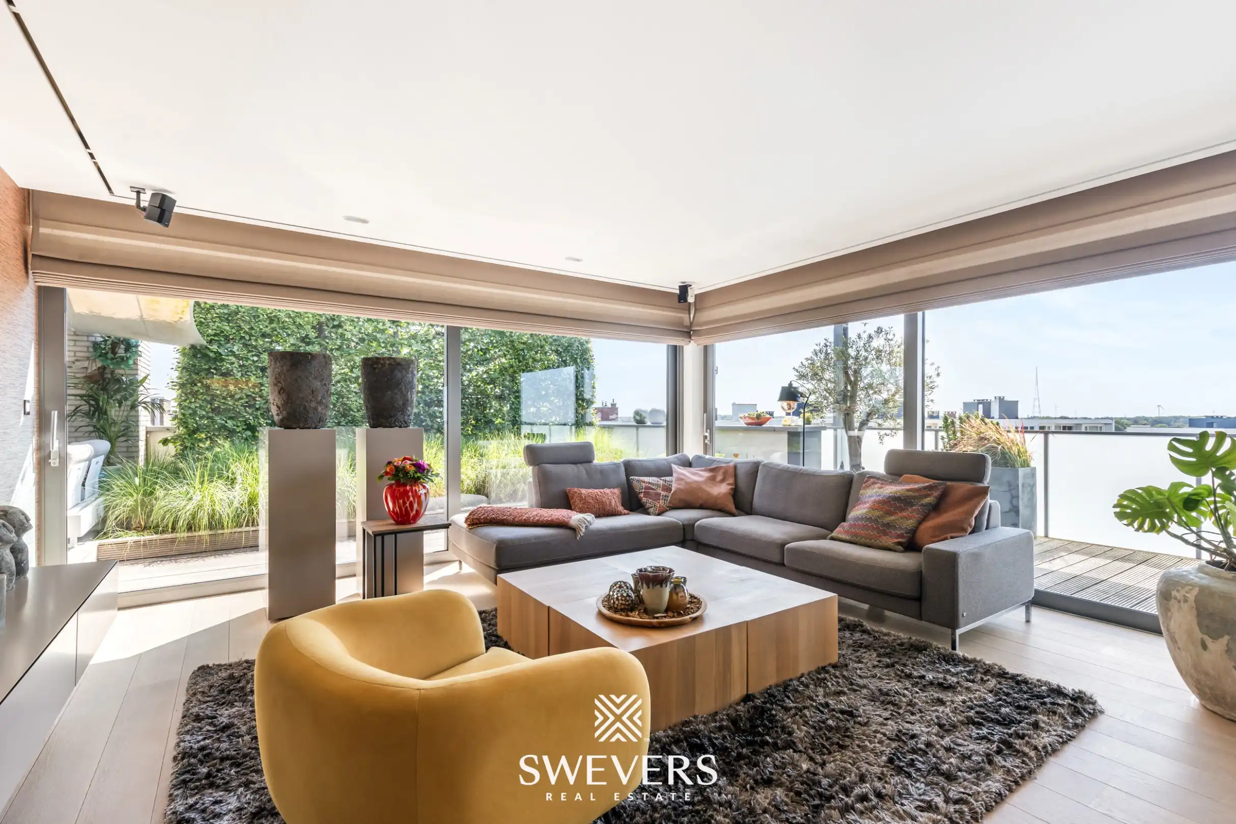 Exclusief penthouse met veel lichtinval en ruim panoramisch terras met prachtig ver uitzicht in centrum Genk foto 4