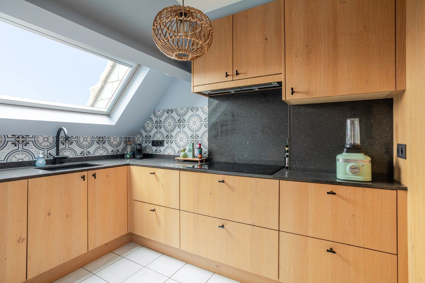 Gezellig, instapklaar dakappt. met 2 slpk. en ruim balkon foto 9