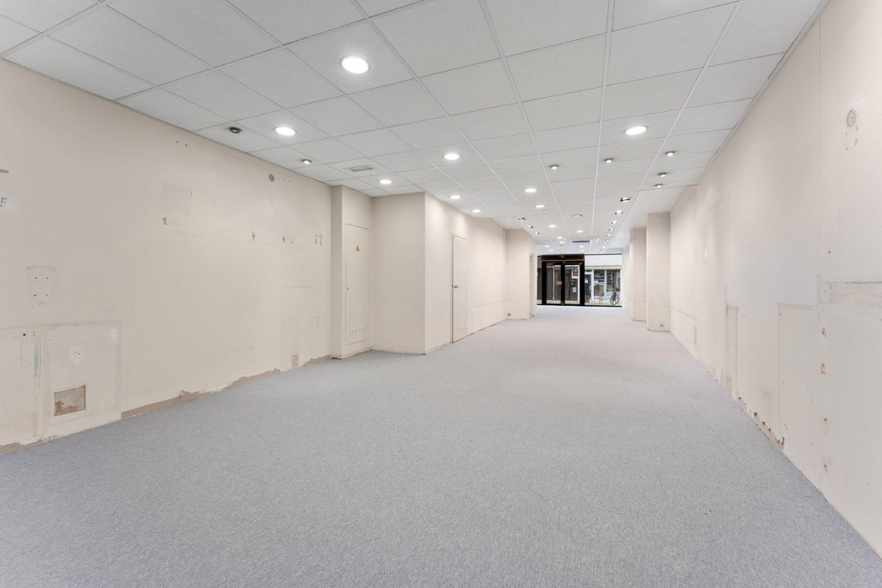 Handelsgelijkvloers op commerciële topligging in het centrum foto 5